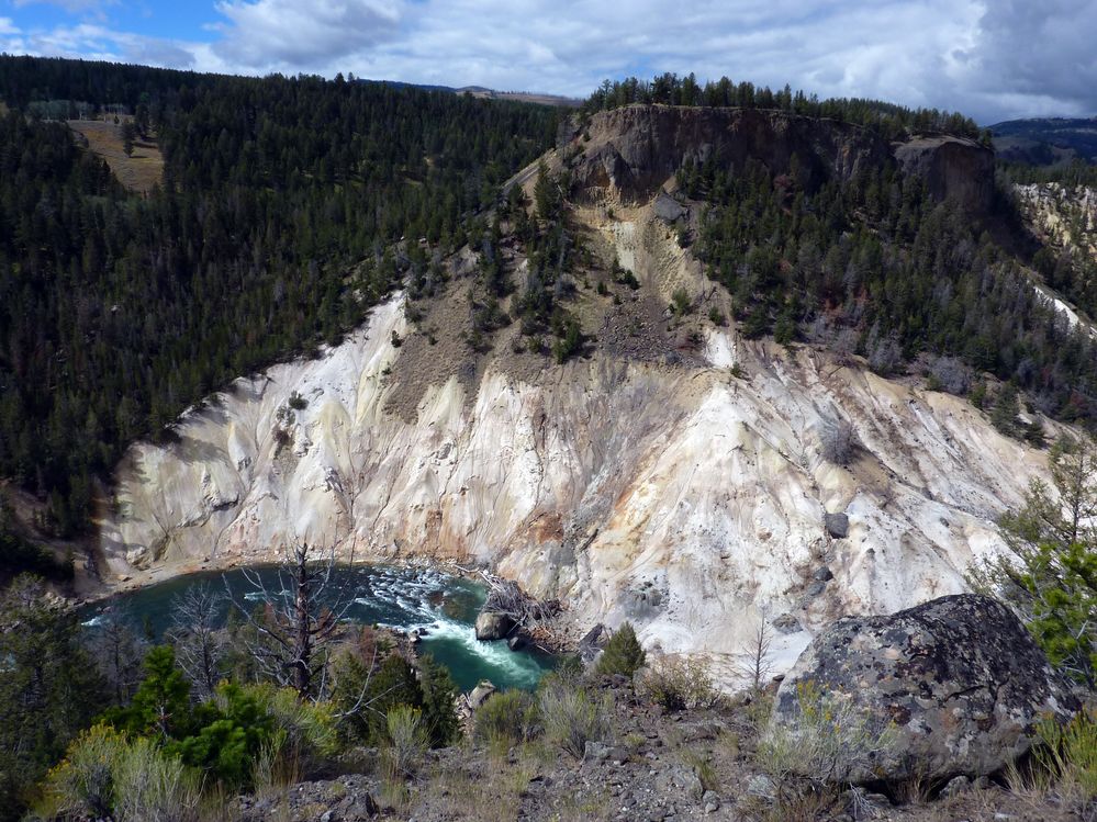 Yellowstone Tower Roosevelt (7).JPG